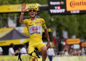 Tadej Pogačar feiert fünften Gesamtsieg bei der Tour de France