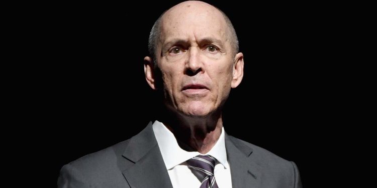 Chris Aronson verklagt Paramount nach Entlassung auf Millionen-Entschädigung