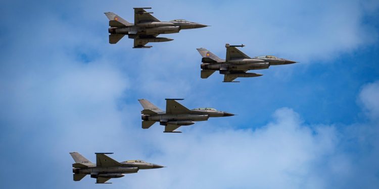 Kampfjet zerstört Sprengstoff-Drohne nahe OMV-Gasfeld im Schwarzen Meer