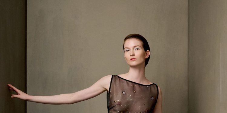 Mary Katrantzou enthüllt Resort-Kollektion 2027 mit mythologischen Motiven